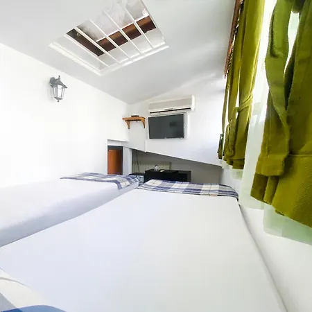 Boutique 84 בית הארחה 3*